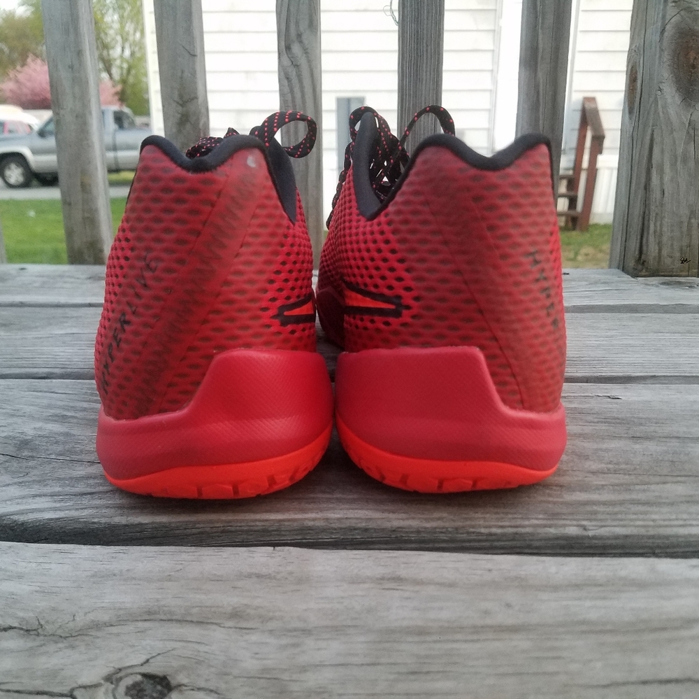 Men's Nike shoes (size 12)